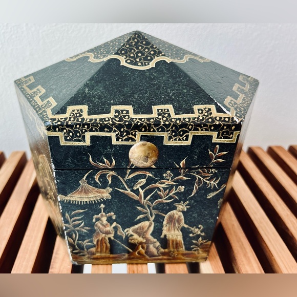 Vintage wood and lacquer hand painted hexagonal box - Picture 8 of 9